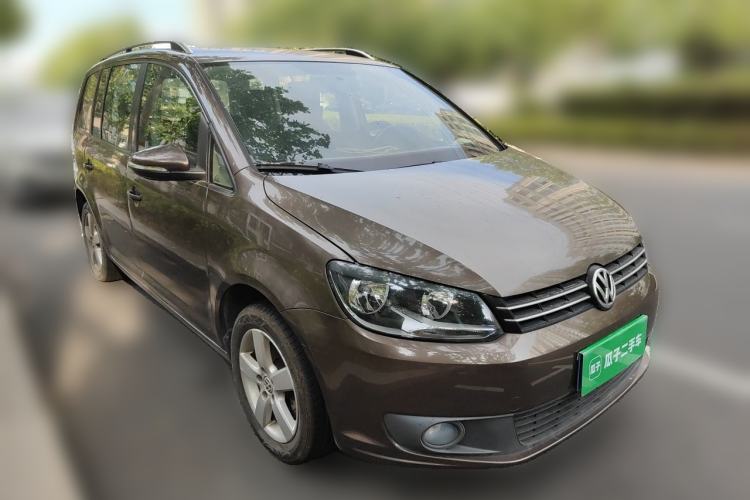 Used Volkswagen Touran 2013 1.4T Manual Fashion Edition 5 Seats Front Right 45 Deg