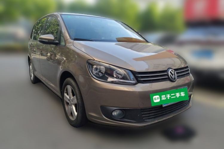 Used Volkswagen Touran 2013 1.4T Manual Fashion Edition 5 Seats Front Right 45 Deg