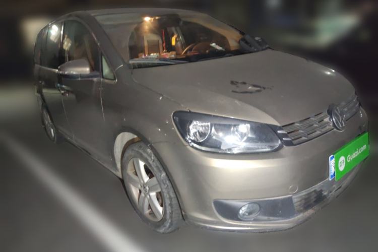 Used Volkswagen Touran 2013 1.4T Manual Fashion Edition 5 Seats Front Right 45 Deg