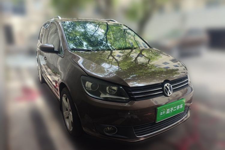 Used Volkswagen Touran 2013 1.4T DSG Comfort Edition 5-Seater Front Right 45 Deg