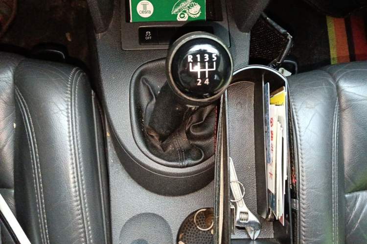 Used Volkswagen Touran 2013 1.4T Manual Comfort Edition 5-Seater Gear Lever