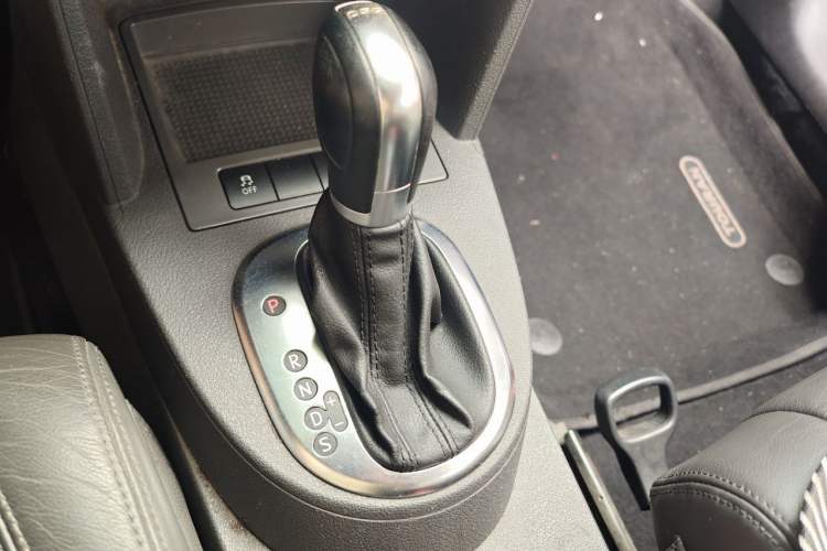 Used Volkswagen Touran 2013 1.4T DSG Comfort Edition 5-Seater Gear Lever