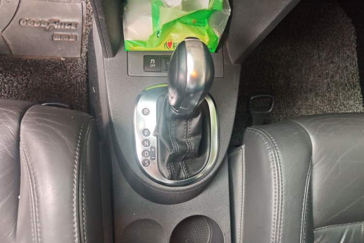 Used Volkswagen Touran 2013 1.4T DSG Comfort Edition 5-Seater Gear Lever
