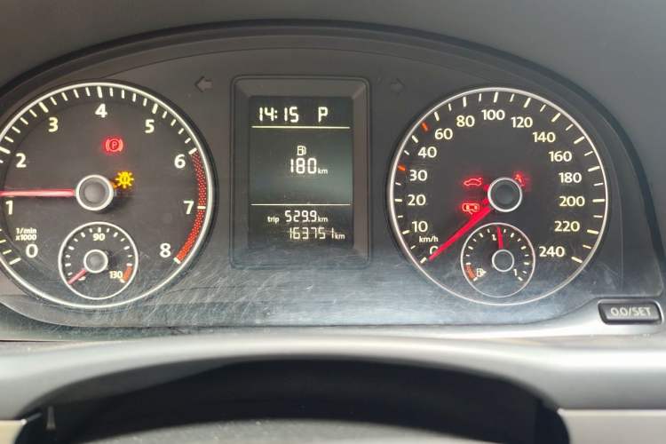 Used Volkswagen Touran 2013 1.4T DSG Comfort Edition 5-Seater Odometer Close Up