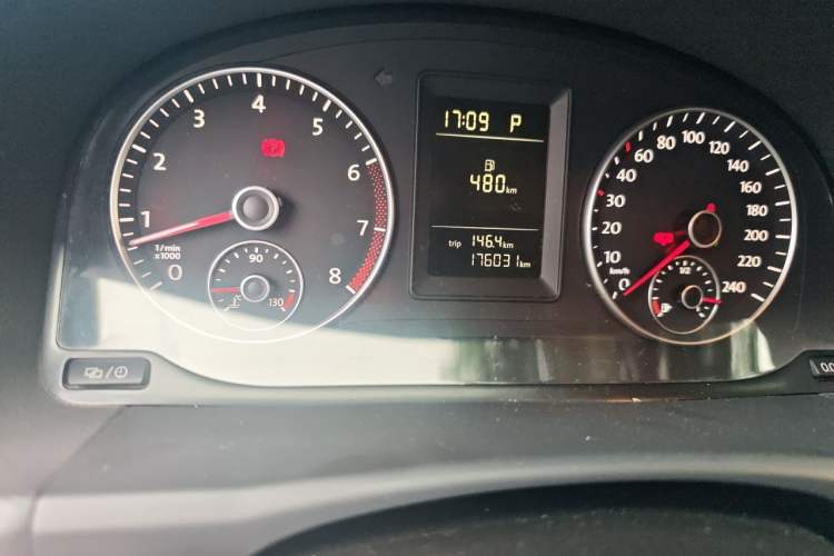 Used Volkswagen Touran 2013 1.4T DSG Comfort Edition 5-Seater Odometer Close Up
