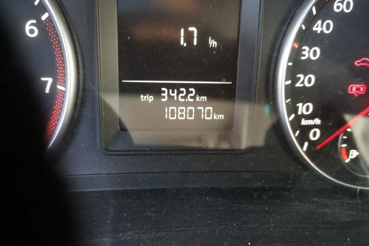 Used Volkswagen Touran 2013 1.4T Manual Comfort Edition 5-Seater Odometer Close Up