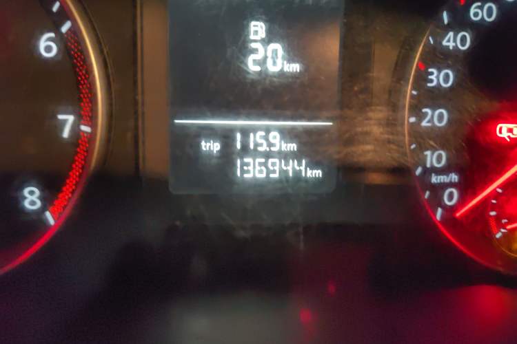 Used Volkswagen Touran 2013 1.4T Manual Fashion Edition 5 Seats Odometer Close Up