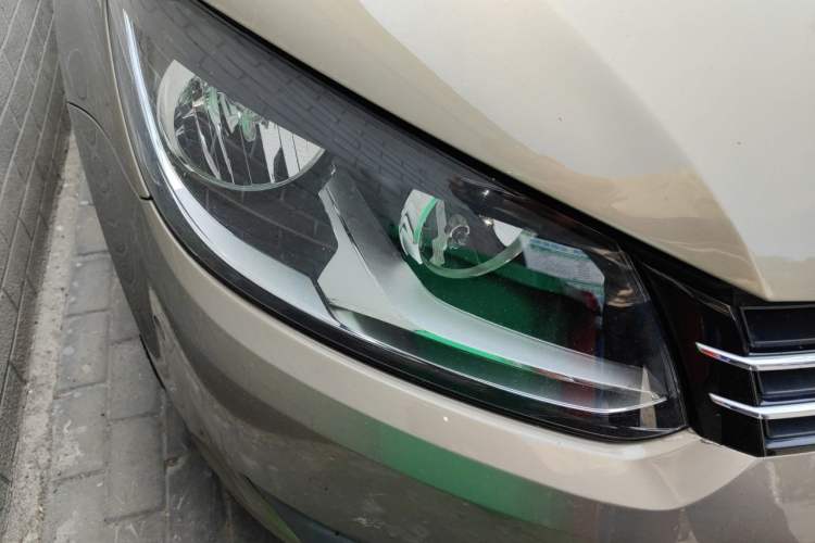 Used Volkswagen Touran 2013 1.4T DSG Smart Edition 7-Seater Right Front Headlight