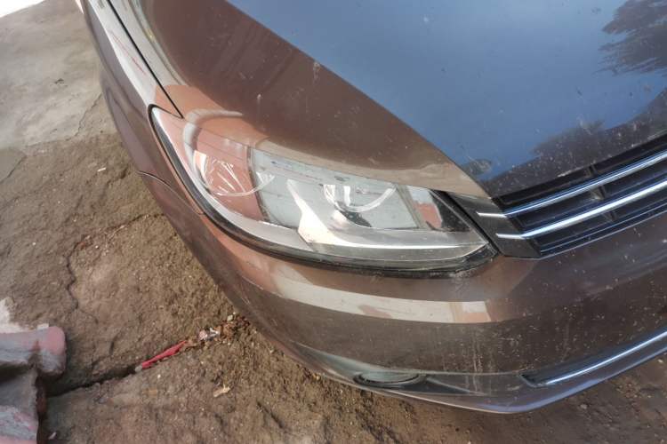 Used Volkswagen Touran 2013 1.4T Manual Comfort Edition 5-Seater Right Front Headlight