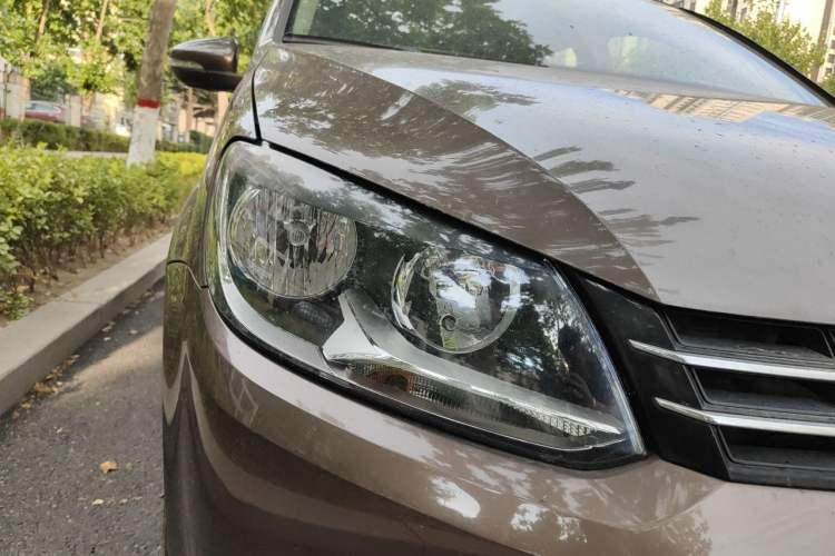 Used Volkswagen Touran 2013 1.4T Manual Fashion Edition 5 Seats Right Front Headlight