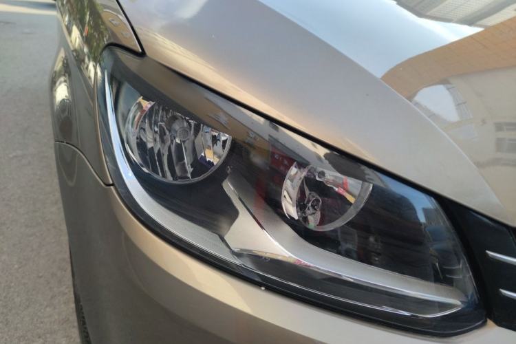Used Volkswagen Touran 2013 1.4T Manual Fashion Edition 5 Seats Right Front Headlight