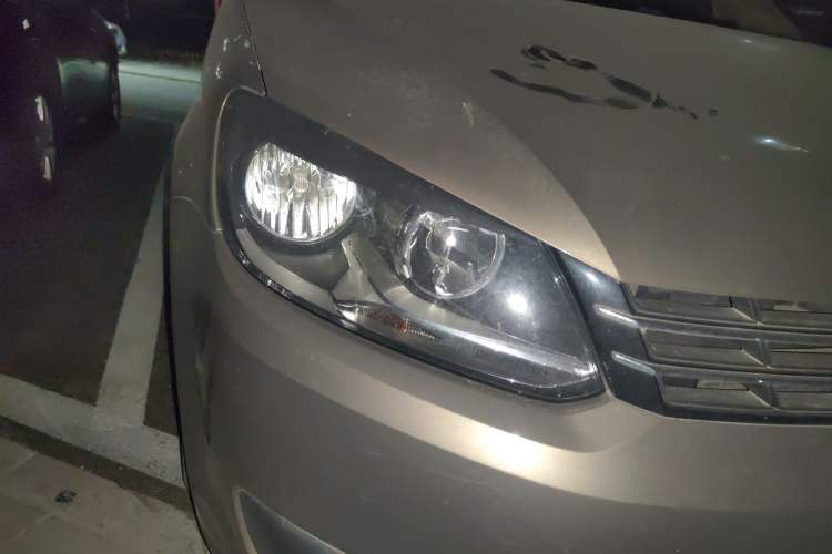 Used Volkswagen Touran 2013 1.4T Manual Fashion Edition 5 Seats Right Front Headlight