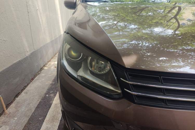 Used Volkswagen Touran 2013 1.4T DSG Comfort Edition 5-Seater Right Front Headlight