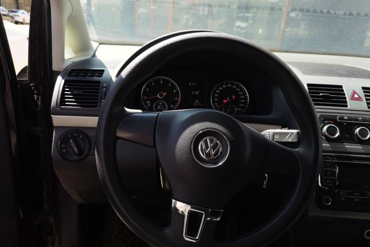 Used Volkswagen Touran 2013 1.4T Manual Fashion Edition 5 Seats Steering Wheel