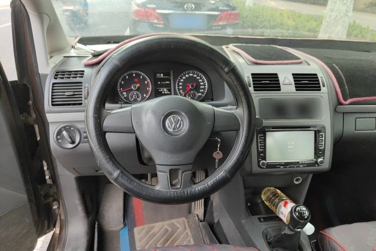 Used Volkswagen Touran 2013 1.4T Manual Fashion Edition 5 Seats Steering Wheel