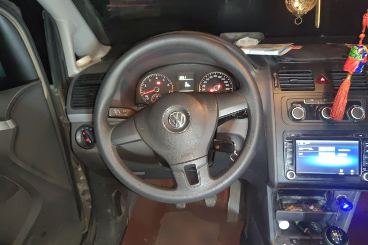 Used Volkswagen Touran 2013 1.4T Manual Fashion Edition 5 Seats Steering Wheel