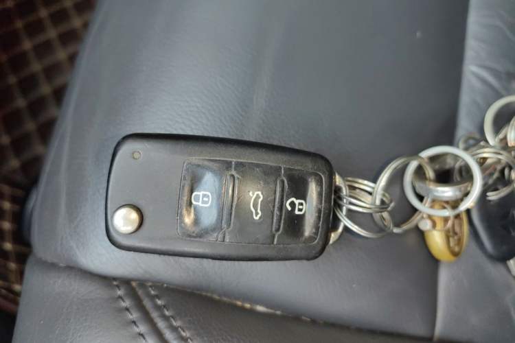 Used Volkswagen Touran 2013 1.4T DSG Smart Edition 7-Seater Vehicle Key