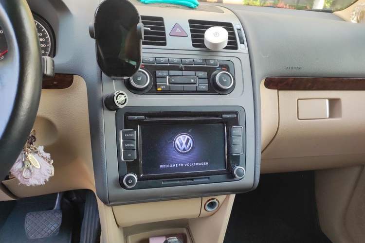 Used Volkswagen Touran 2013 1.4T DSG Smart Edition 5-seater Audio And AC Panel