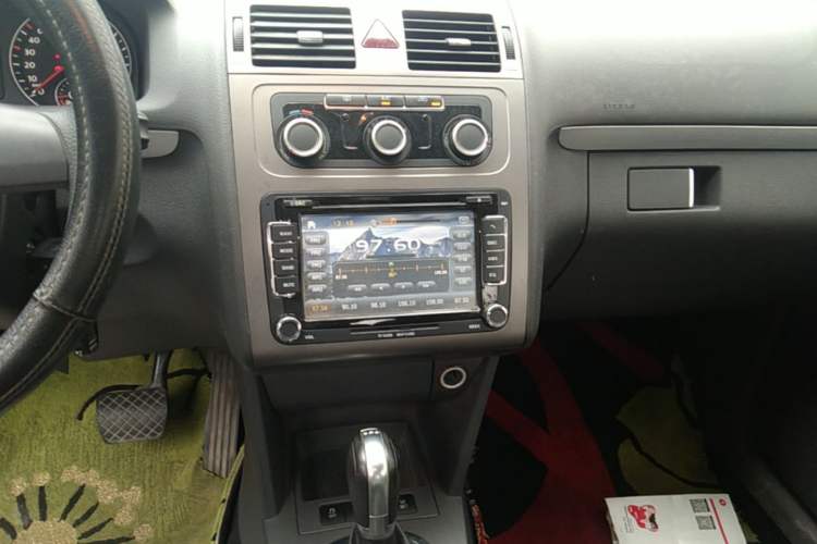 Used Volkswagen Touran 2013 1.4T DSG Comfort Edition 5-Seater Audio And AC Panel