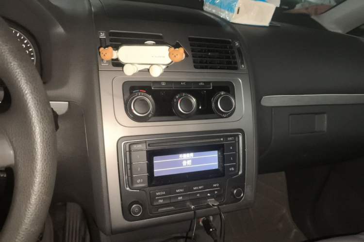 Used Volkswagen Touran 2013 1.4T Manual Fashion Edition 5 Seats Audio And AC Panel