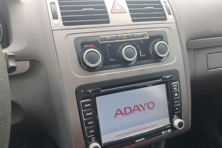 Used Volkswagen Touran 2013 1.4T Manual Fashion Edition 5 Seats Audio And AC Panel