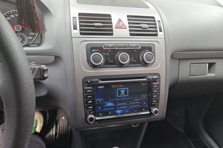 Used Volkswagen Touran 2013 1.4T DSG Comfort Edition 5-Seater Audio And AC Panel