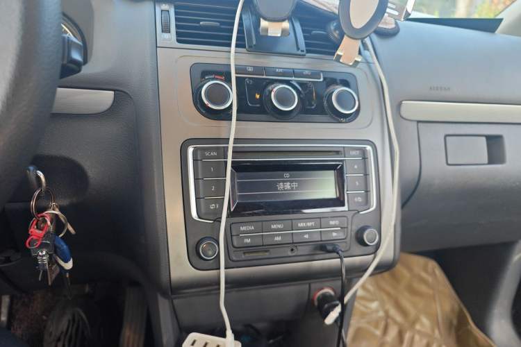 Used Volkswagen Touran 2013 1.4T Manual Fashion Edition 5 Seats Audio And AC Panel