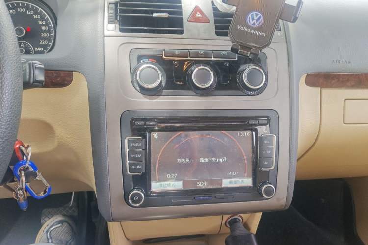 Used Volkswagen Touran 2013 1.4T DSG Comfort Edition 5-Seater Audio And AC Panel