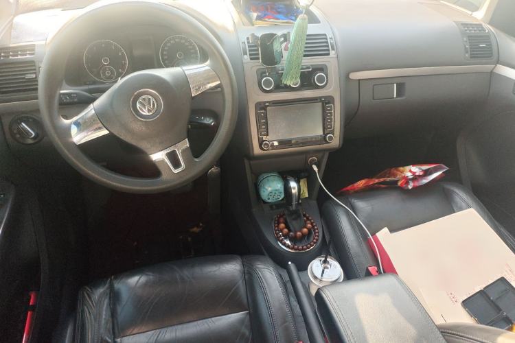 Used Volkswagen Touran 2013 1.4T DSG Comfort Edition 5-Seater Center Console