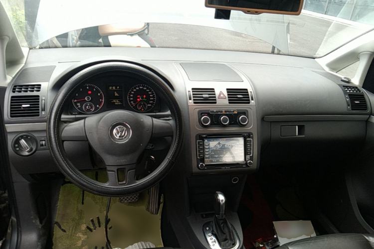 Used Volkswagen Touran 2013 1.4T DSG Comfort Edition 5-Seater Center Console