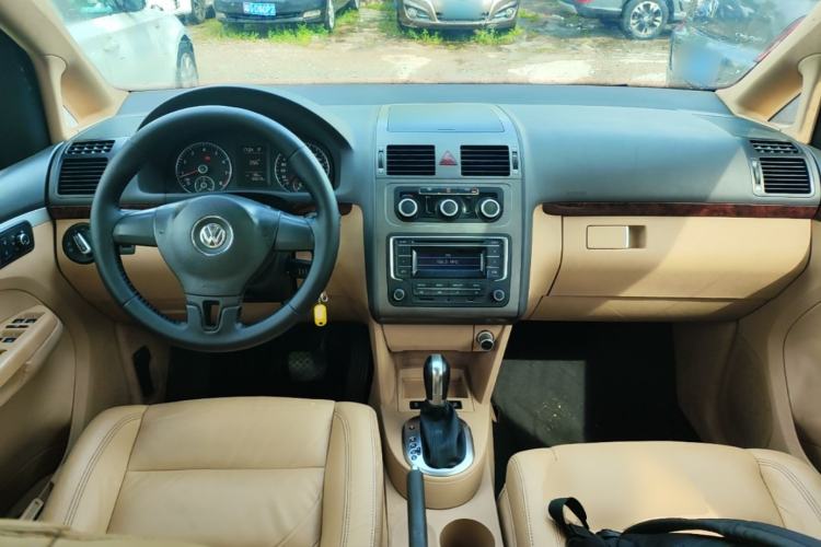Used Volkswagen Touran 2013 1.4T DSG Comfort Edition 5-Seater Center Console