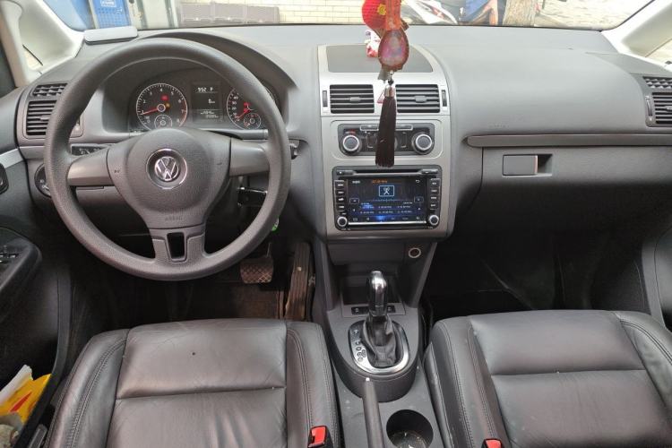 Used Volkswagen Touran 2013 1.4T DSG Comfort Edition 5-Seater Center Console