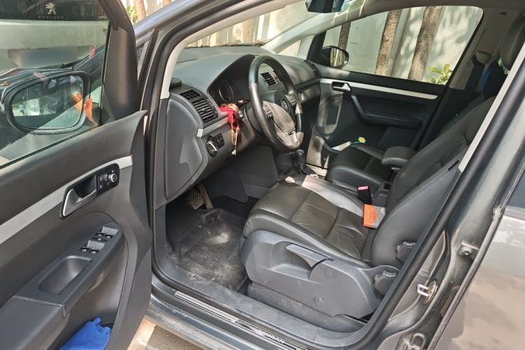 Used Volkswagen Touran 2013 1.4T DSG Smart Edition 5-seater Driver Seat