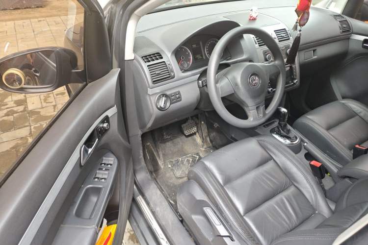 Used Volkswagen Touran 2013 1.4T DSG Comfort Edition 5-Seater Driver Seat