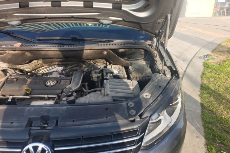 Used Volkswagen Touran 2013 1.4T DSG Comfort Edition 5-Seater Engine Bay Left