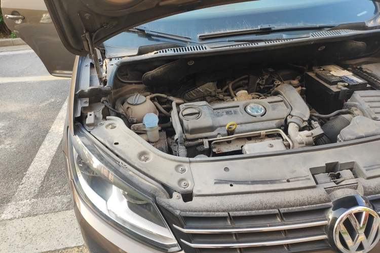 Used Volkswagen Touran 2013 1.4T DSG Smart Edition 5-seater Engine Bay Right
