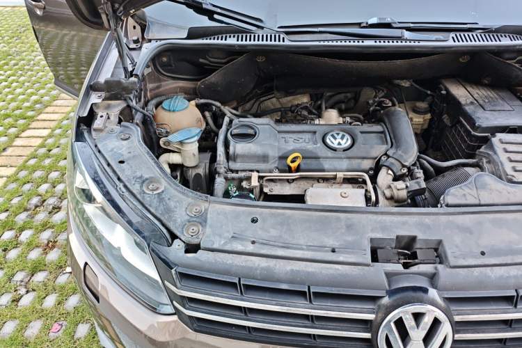 Used Volkswagen Touran 2013 1.4T DSG Crystal Edition 5-Seater Engine Bay Right
