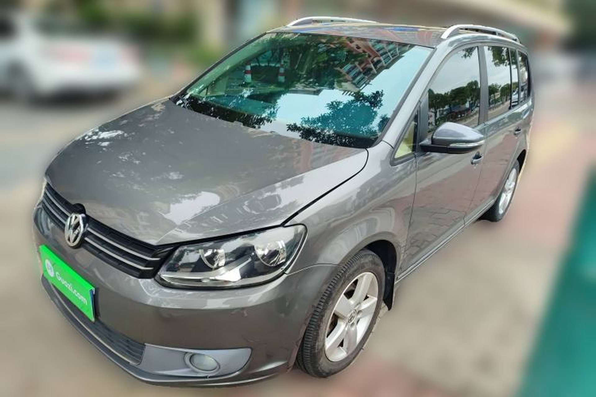 Used Volkswagen Touran 2013 1.4T DSG Comfort Edition 5-Seater Front Left 45 Deg