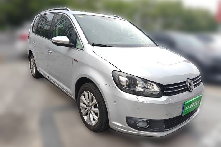 Used Volkswagen Touran 2013 1.4T DSG Crystal Edition 5-Seater Front Right 45 Deg