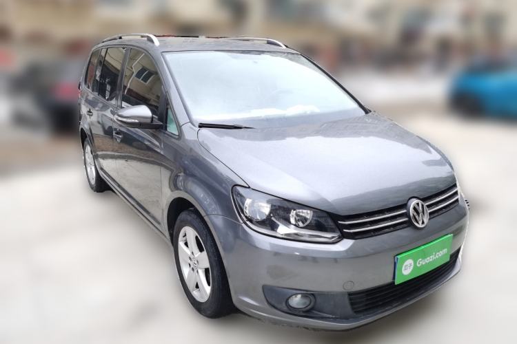 Used Volkswagen Touran 2013 1.4T Manual Fashion Edition 5 Seats Front Right 45 Deg