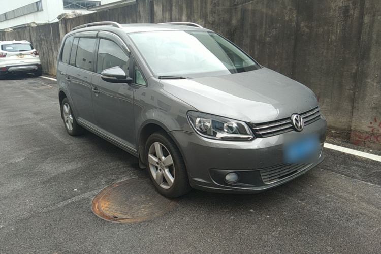 Used Volkswagen Touran 2013 1.4T DSG Comfort Edition 5-Seater Front Right 45 Deg
