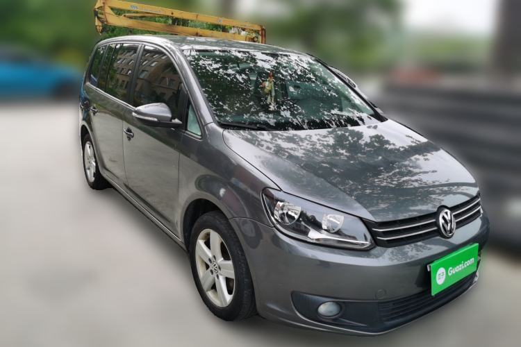 Used Volkswagen Touran 2013 1.4T Manual Fashion Edition 5 Seats Front Right 45 Deg