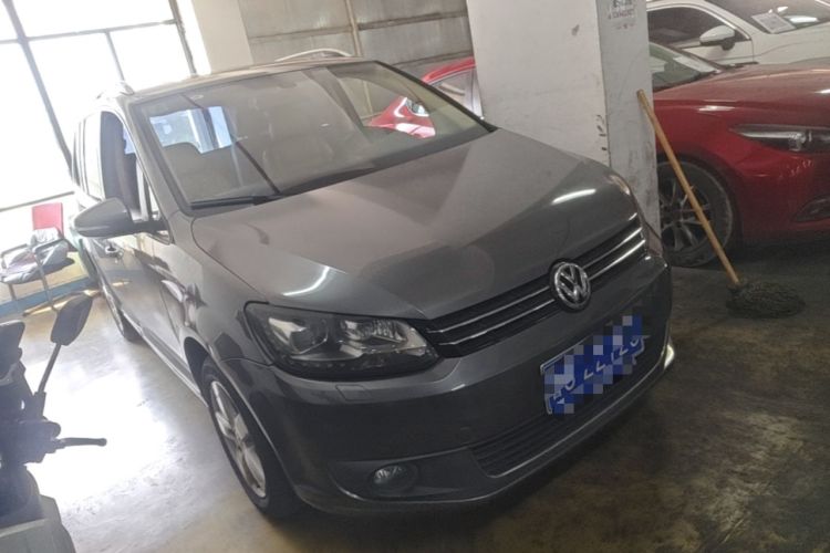 Used Volkswagen Touran 2013 1.4T DSG Comfort Edition 5-Seater Front Right 45 Deg