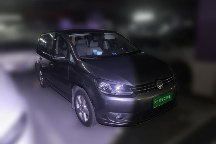 Used Volkswagen Touran 2013 1.4T Manual Fashion Edition 5 Seats Front Right 45 Deg