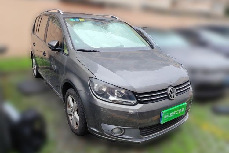 Used Volkswagen Touran 2013 1.4T DSG Comfort Edition 5-Seater Front Right 45 Deg
