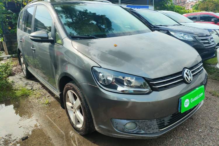 Used Volkswagen Touran 2013 1.4T DSG Comfort Edition 5-Seater Front Right 45 Deg