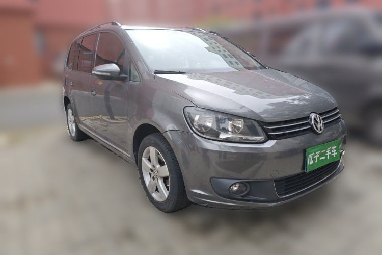 Used Volkswagen Touran 2013 1.4T DSG Comfort Edition 5-Seater Front Right 45 Deg