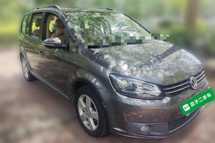 Used Volkswagen Touran 2013 1.4T DSG Comfort Edition 5-Seater Front Right 45 Deg