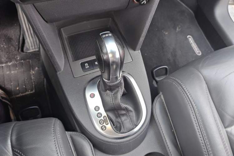 Used Volkswagen Touran 2013 1.4T DSG Crystal Edition 5-Seater Gear Lever