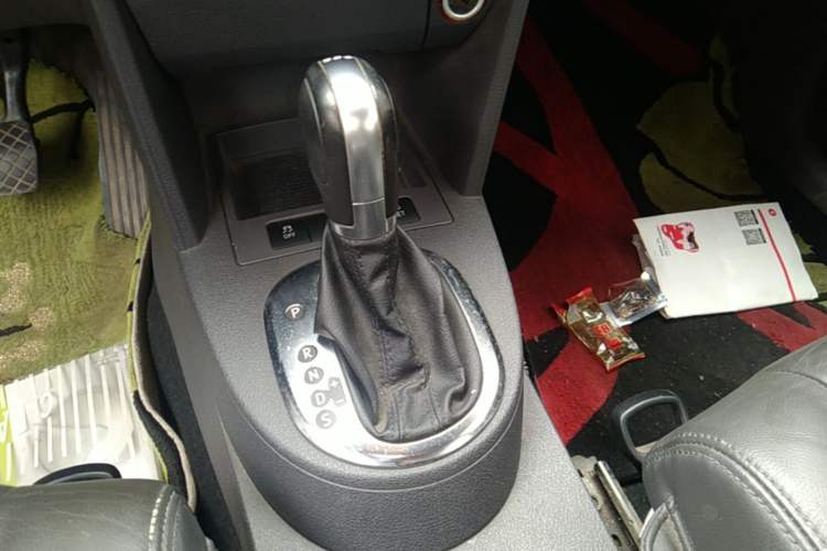 Used Volkswagen Touran 2013 1.4T DSG Comfort Edition 5-Seater Gear Lever